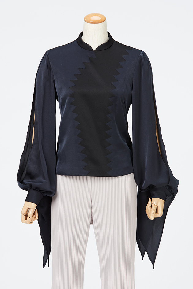 Slit Sleeve Blouse Black / Inspired by Spinning World