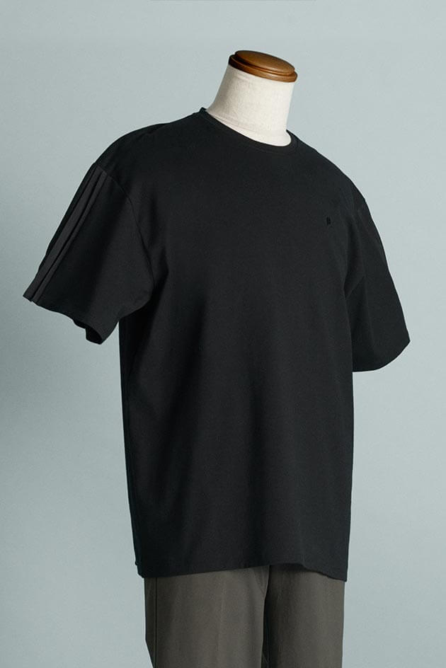 PLEATS SLEEVE TEE / BLACK