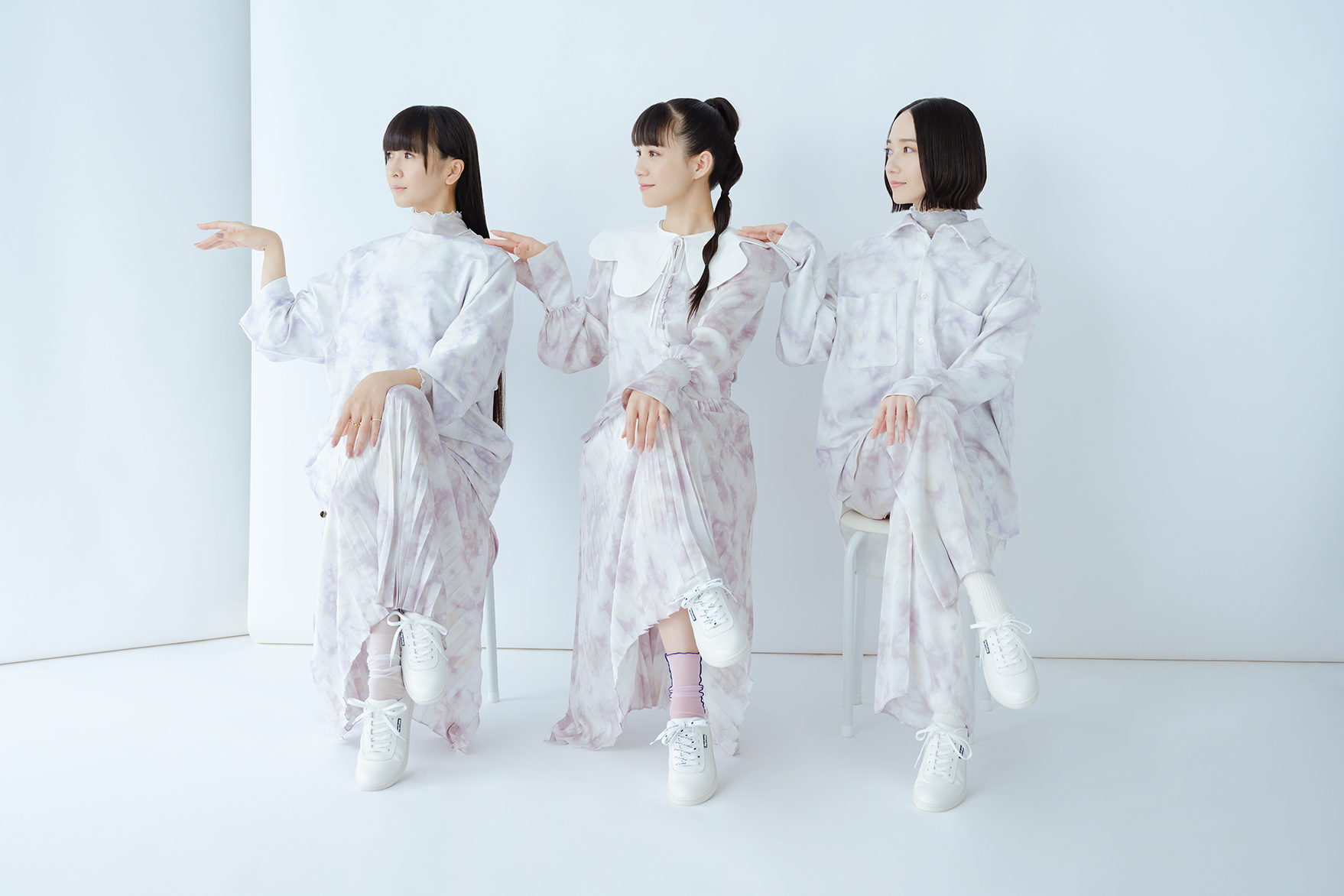 「Perfume Closet」10/7(金)よりスニーカーの発売が決定！
発売に先立ち、Perfume 9th Tour 2022 “PLASMA” ライブツアー会場での商品展示がスタート！